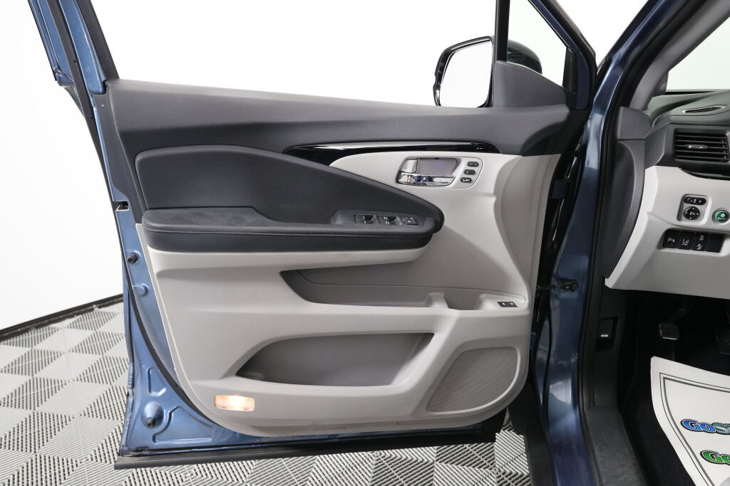 Used 2016 Honda Pilot Touring image 12