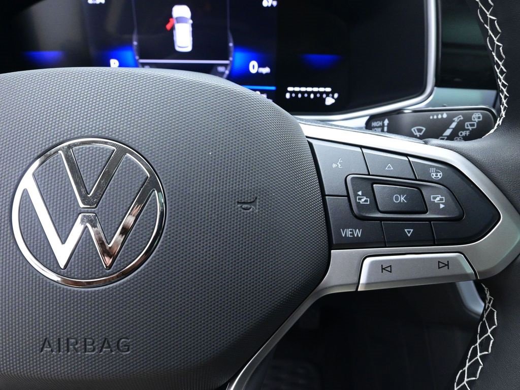 New 2025 Volkswagen Taos SE image 15