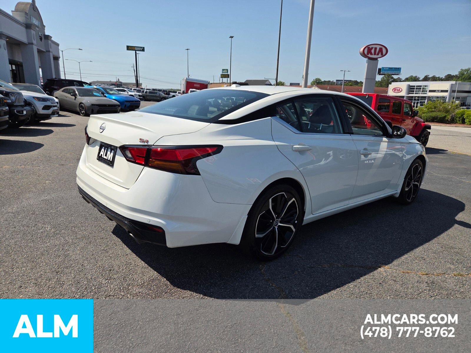 Used 2025 Nissan Altima 2.5 SR image 13