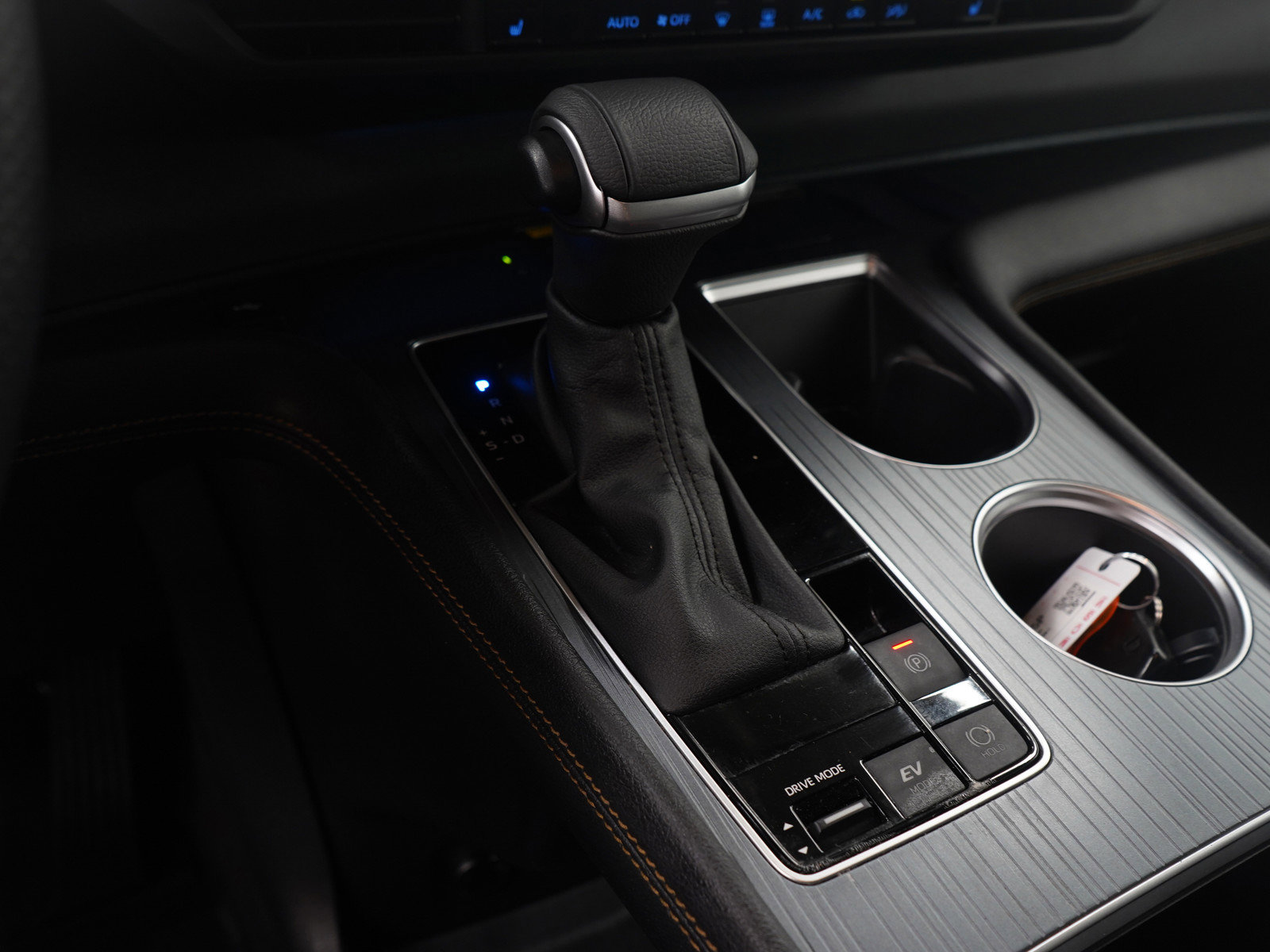 Used 2023 Toyota Sienna XLE Woodland Edition image 23