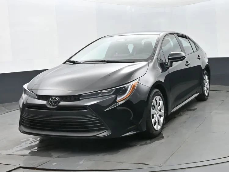 Used 2025 Toyota Corolla LE image 1