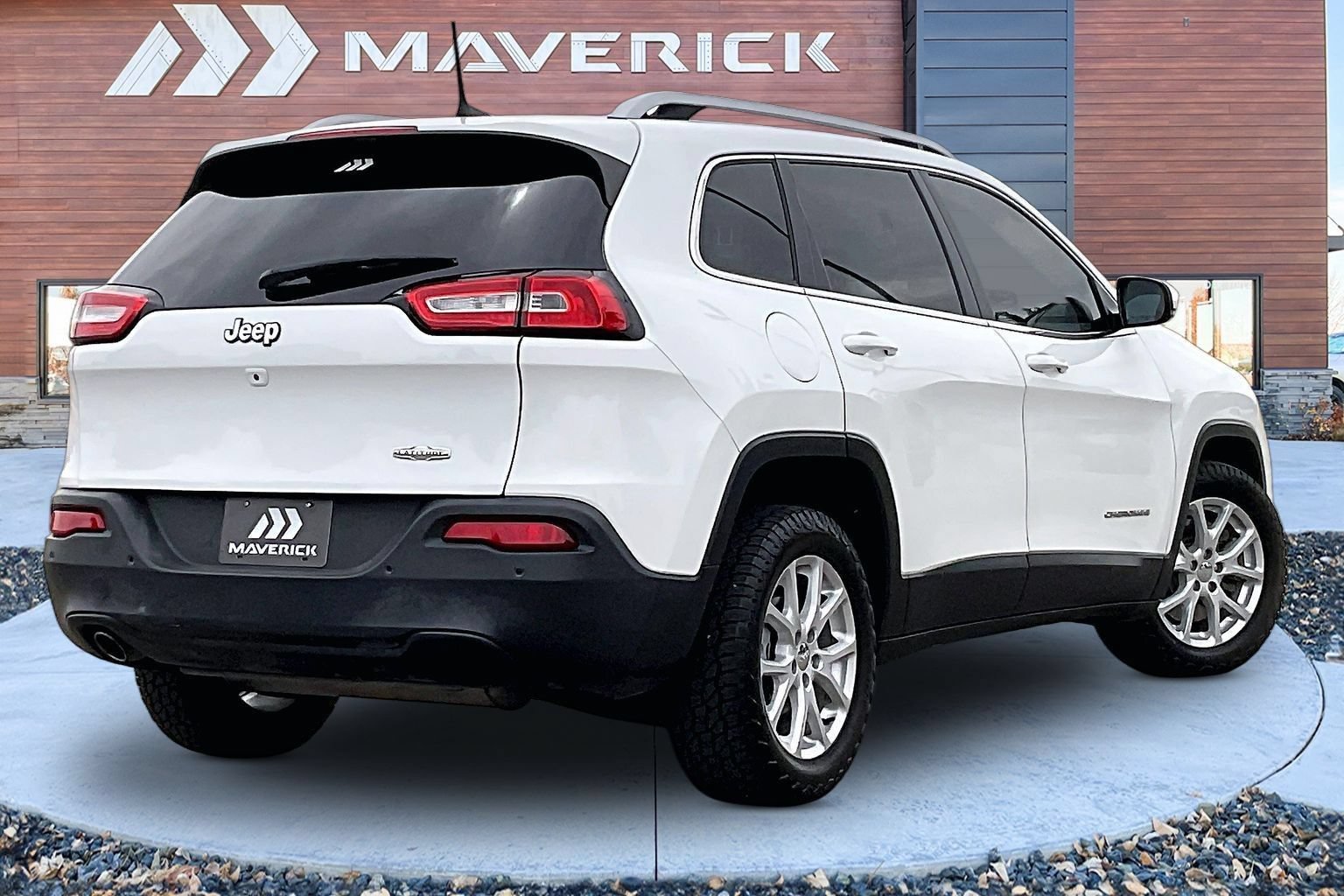 Used 2017 Jeep Cherokee Latitude w/ Safety/Convenience Group FWD image 5