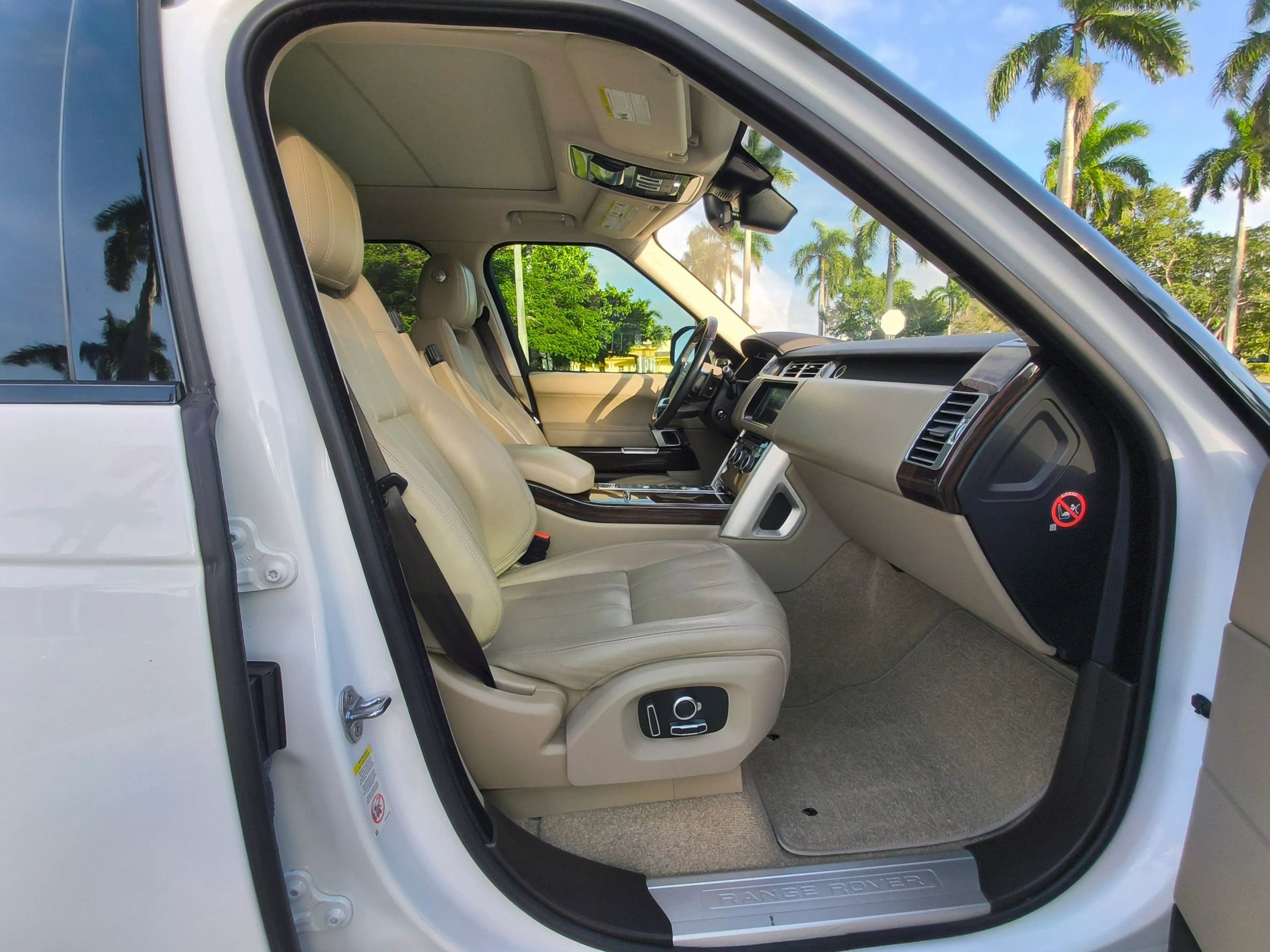 Used 2017 Land Rover Range Rover Supercharged image 37