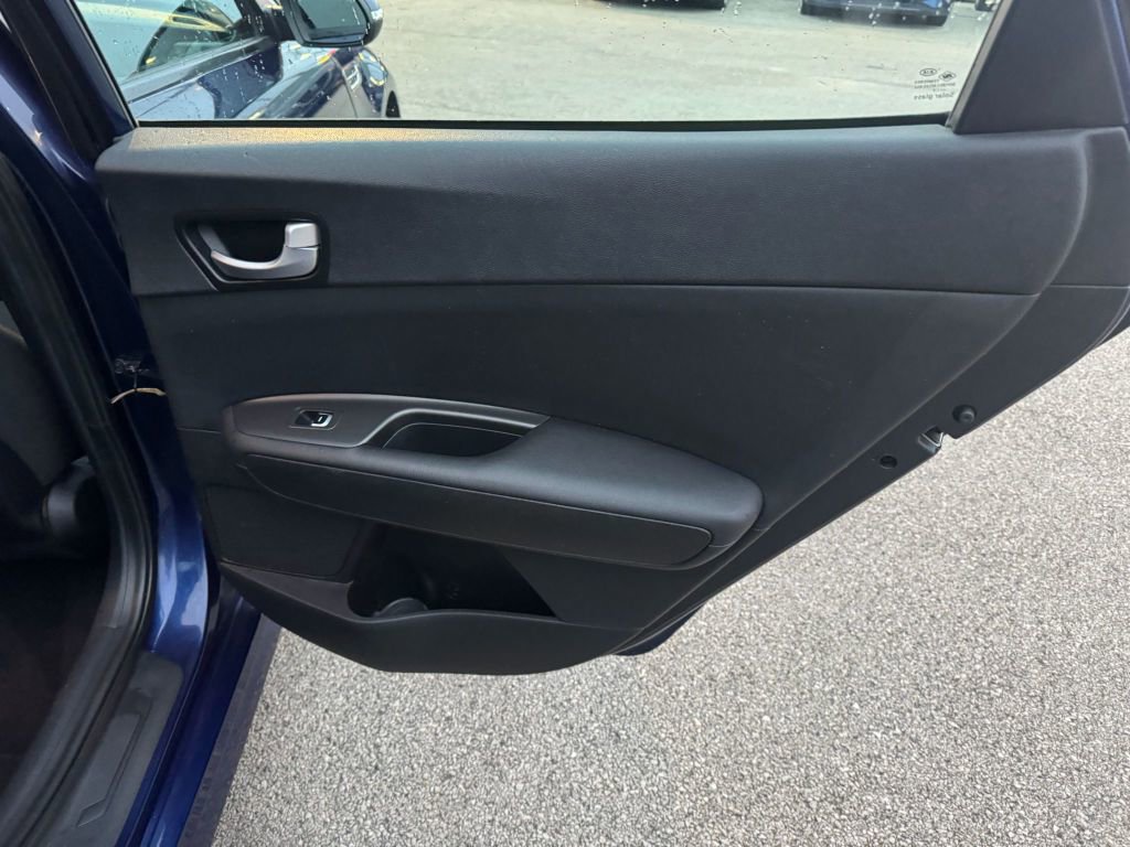 Used 2018 Kia Optima LX image 17
