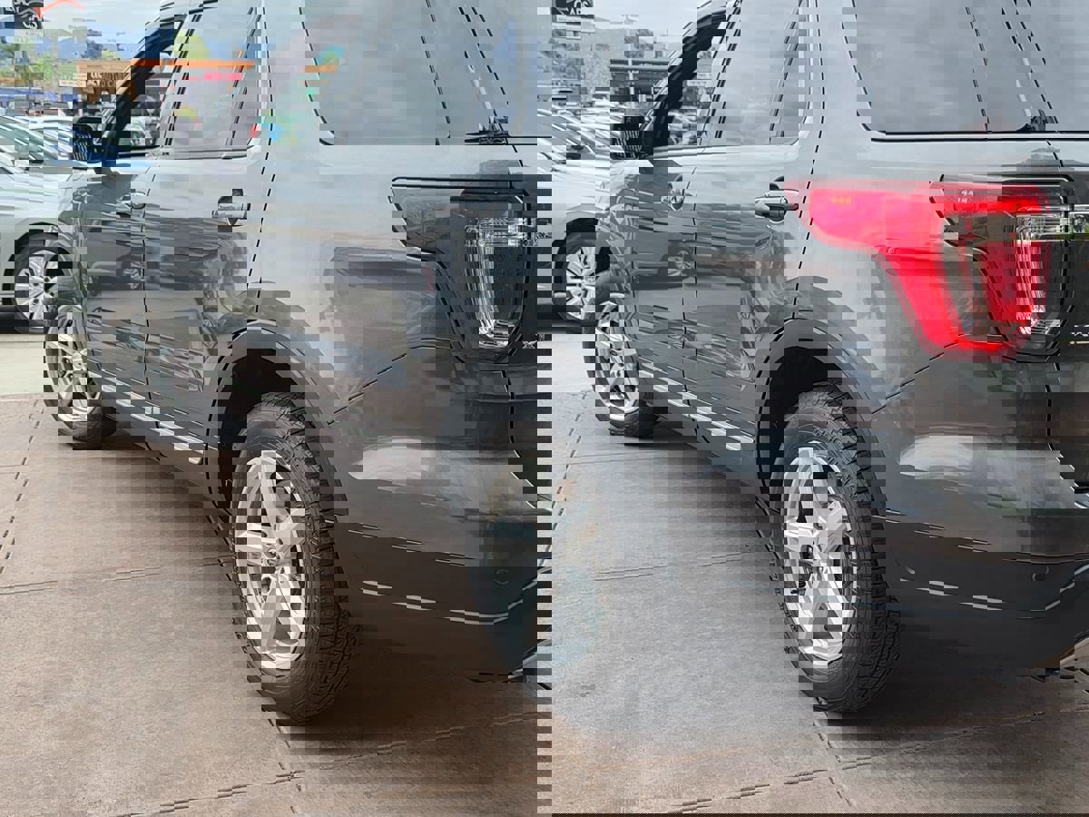 Used 2019 Ford Explorer XLT image 11