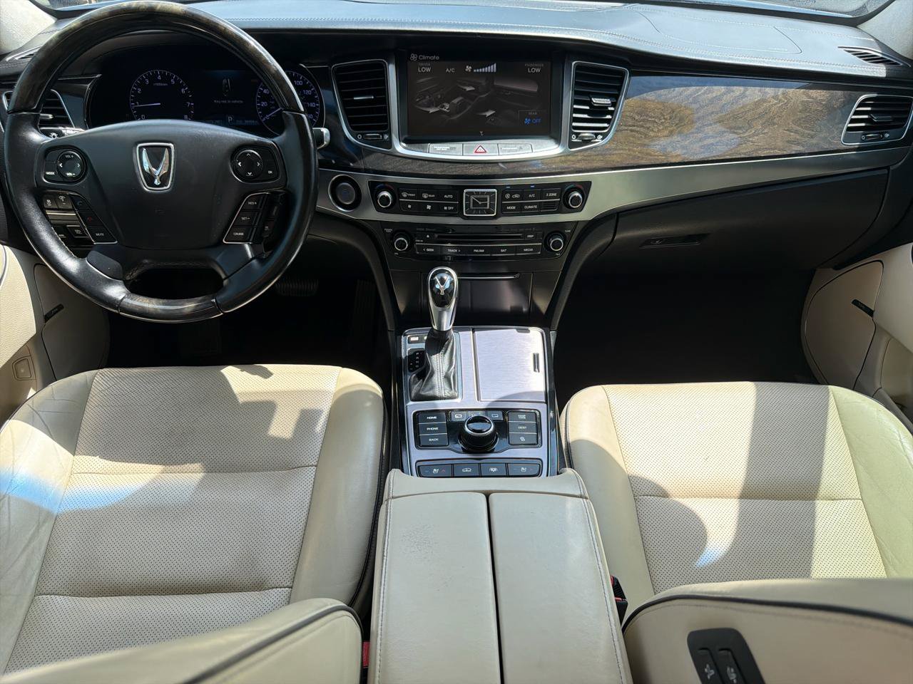 Used 2016 Hyundai Equus Signature RWD image 22