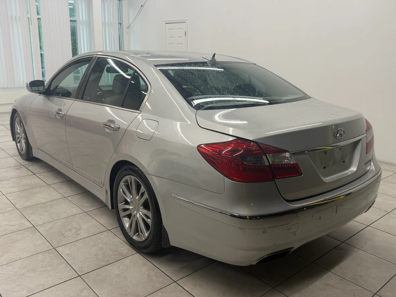 Used 2012 Hyundai Genesis 3.8 w/ Premium Pkg RWD image 7