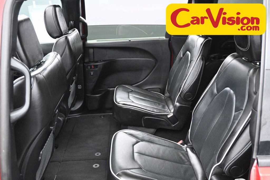 Used 2025 Chrysler Pacifica Limited image 36