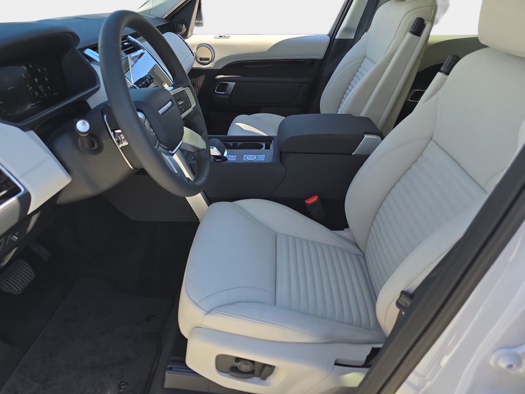 New 2026 Land Rover Discovery S AWD/4WD image 17