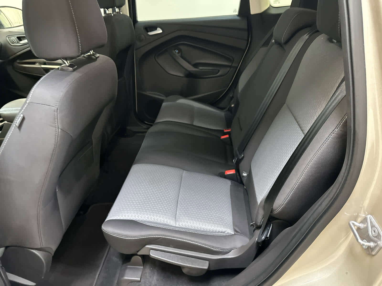 Used 2017 Ford Escape SE w/ Equipment Group 201A AWD/4WD image 19