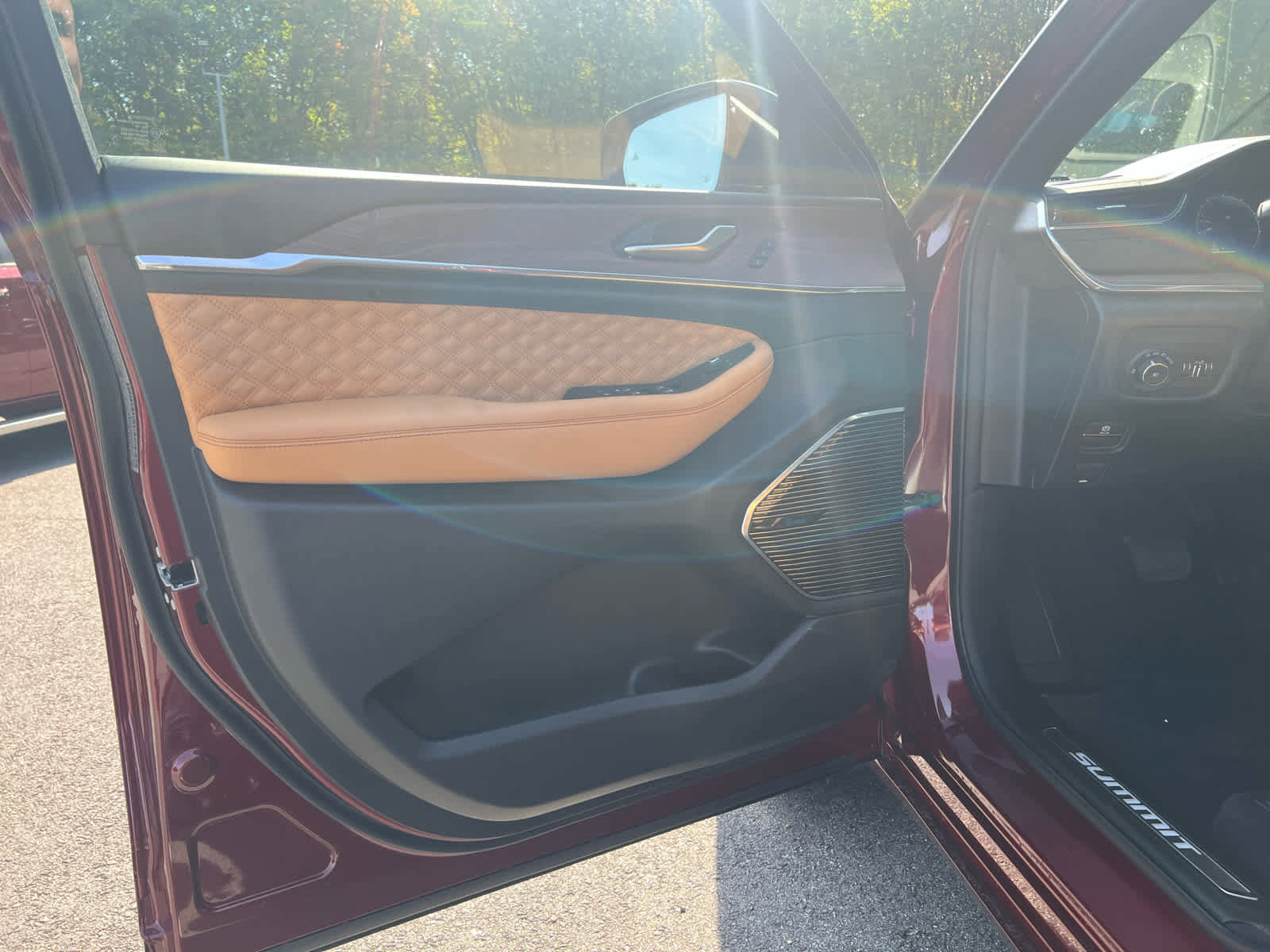 New 2025 Jeep Grand Cherokee Summit image 12