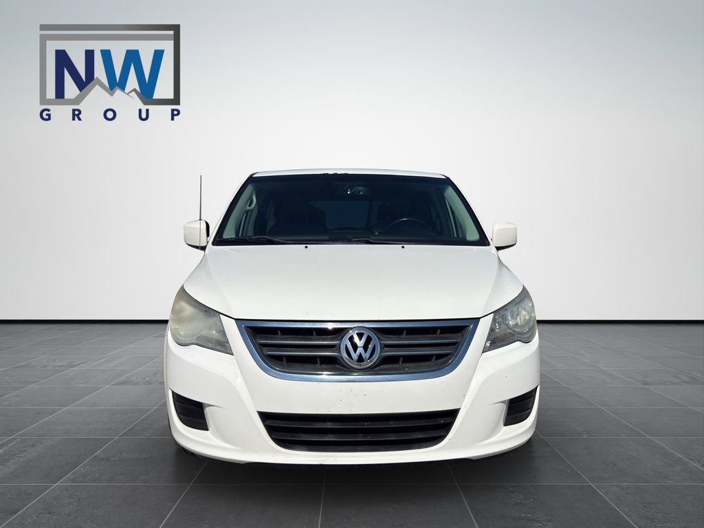 Used 2009 Volkswagen Routan SEL image 1