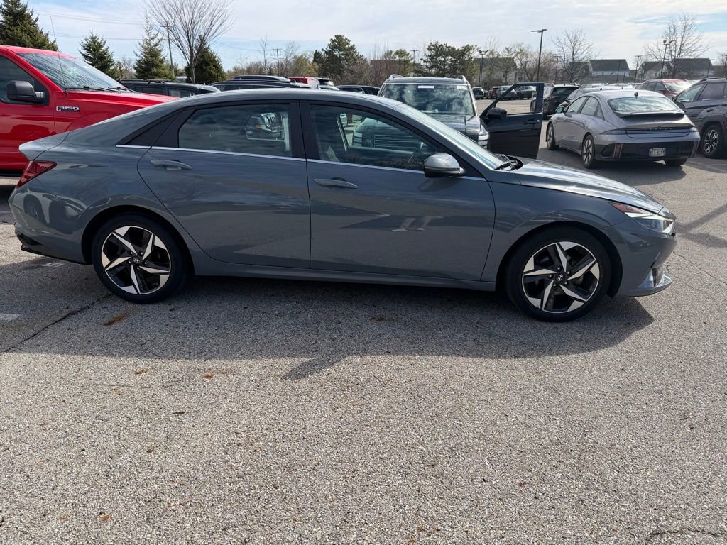 Used 2022 Hyundai Elantra SEL w/ Convenience + Premium Package image 3