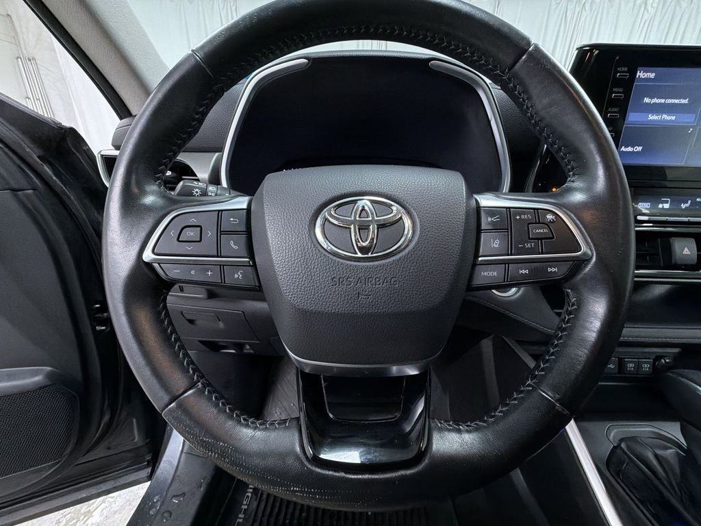 Used 2020 Toyota Highlander XLE image 19