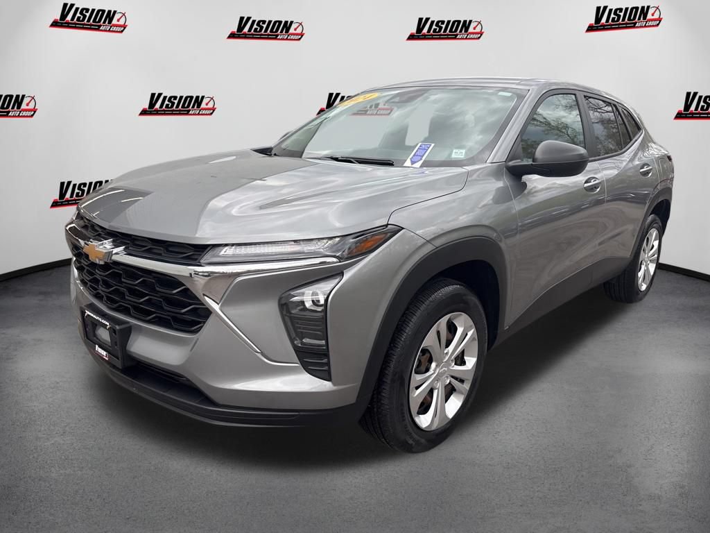 Used 2024 Chevrolet Trax LS FWD image 1