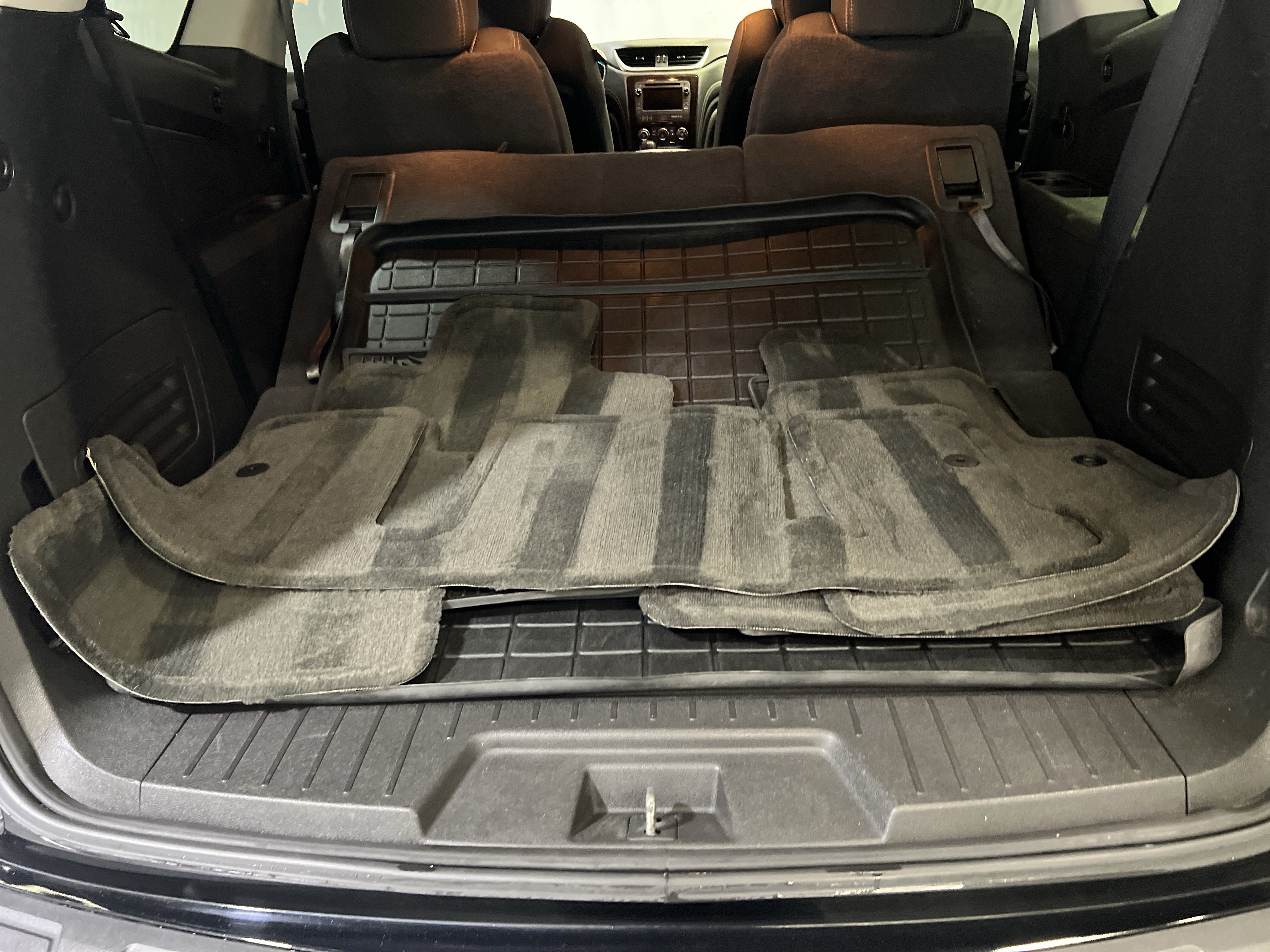 Used 2017 Chevrolet Traverse LT w/ Style and Technology Package FWD image 14