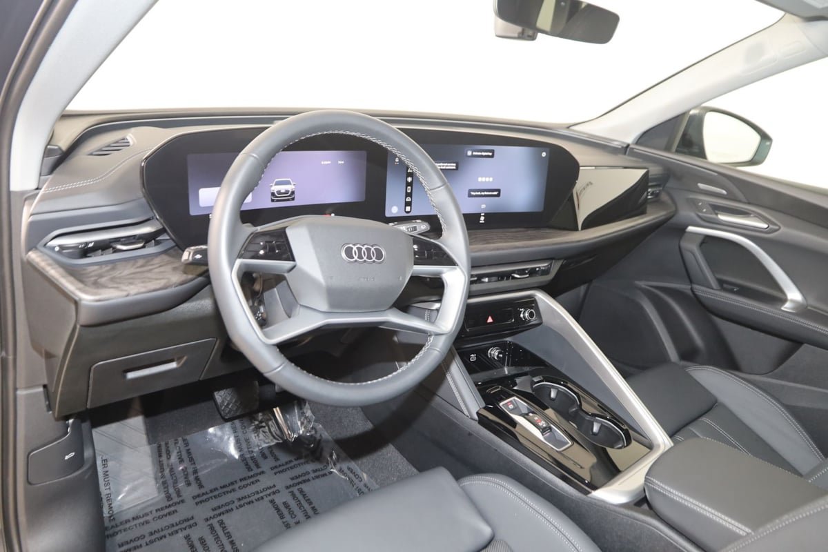 Used 2026 Audi Q5 Premium Plus AWD/4WD image 25