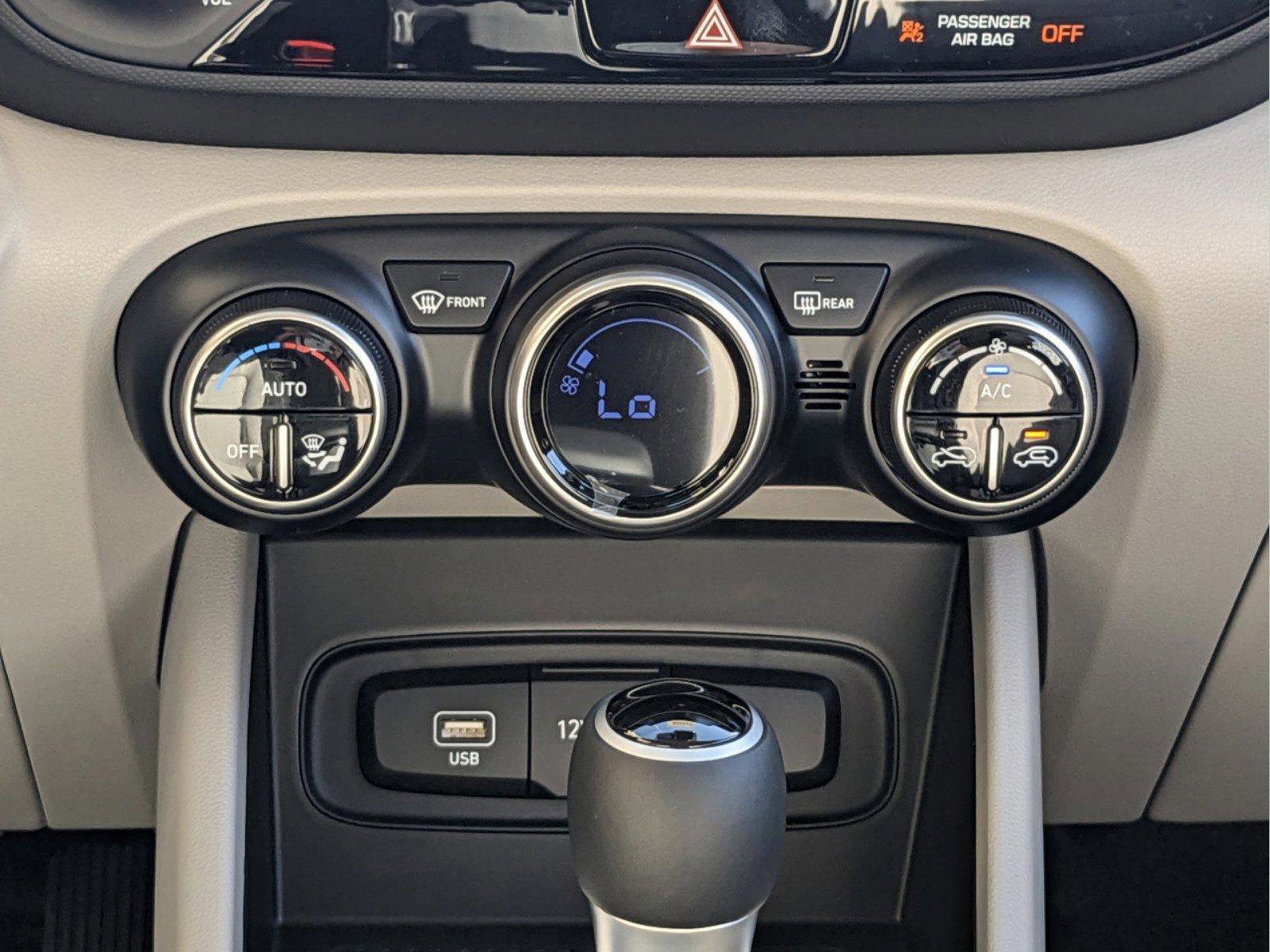 New 2025 Hyundai Venue SEL image 23