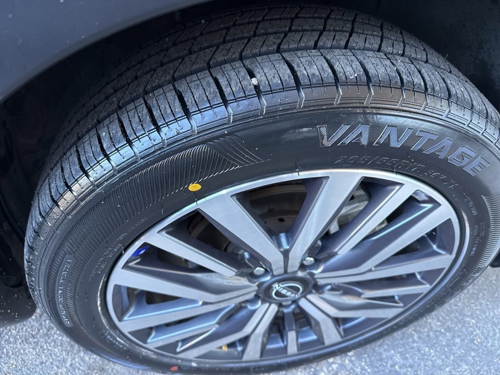 Used 2024 Nissan Kicks SV image 13