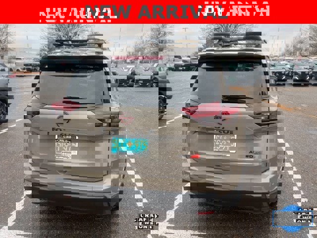 Used 2025 Nissan Rogue SV image 9