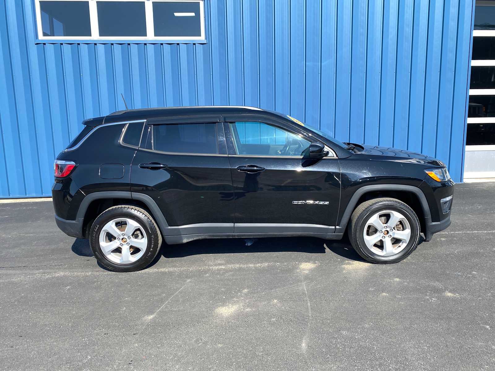 Used 2019 Jeep Compass Latitude w/ Popular Equipment Group AWD/4WD image 14