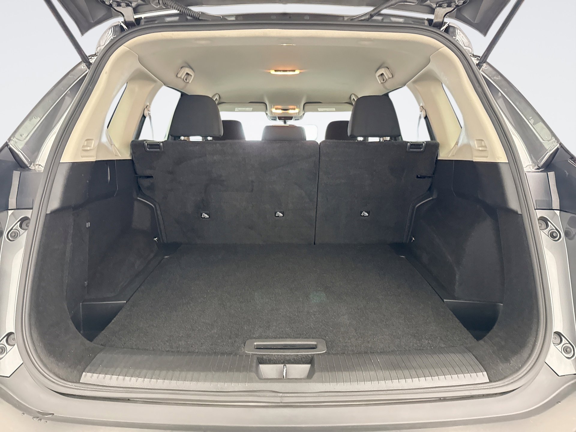 Used 2023 Nissan Rogue S image 18