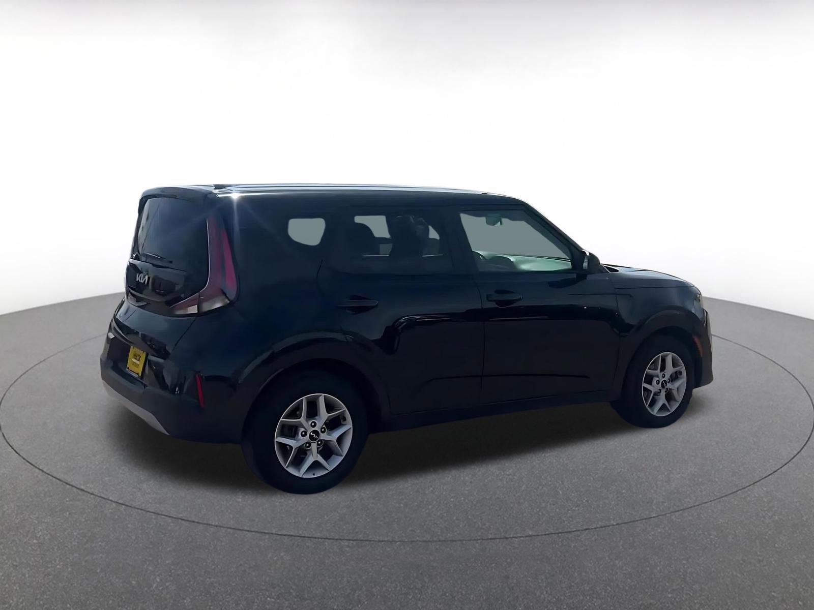 Used 2025 Kia Soul LX w/ LX Technology Package FWD image 14