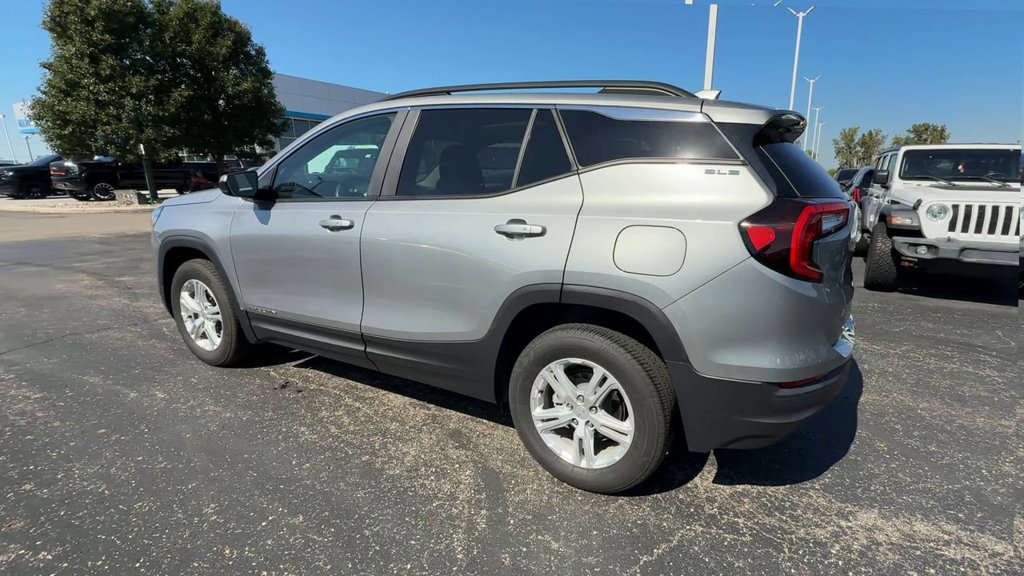 Used 2024 GMC Terrain SLE w/ Driver Convenience Package AWD/4WD image 6