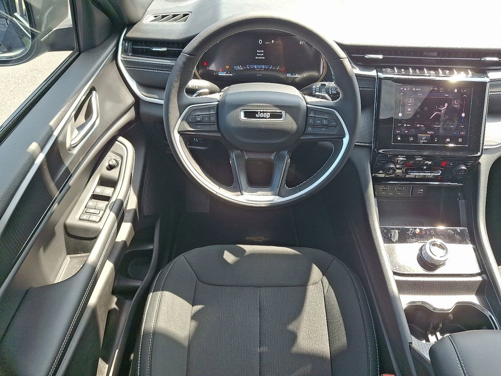 New 2025 Jeep Grand Cherokee L Laredo w/ Luxury Tech Group I image 36