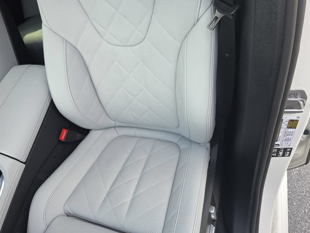 Used 2026 BMW X5 xDrive40i w/ M Sport Package AWD/4WD image 11