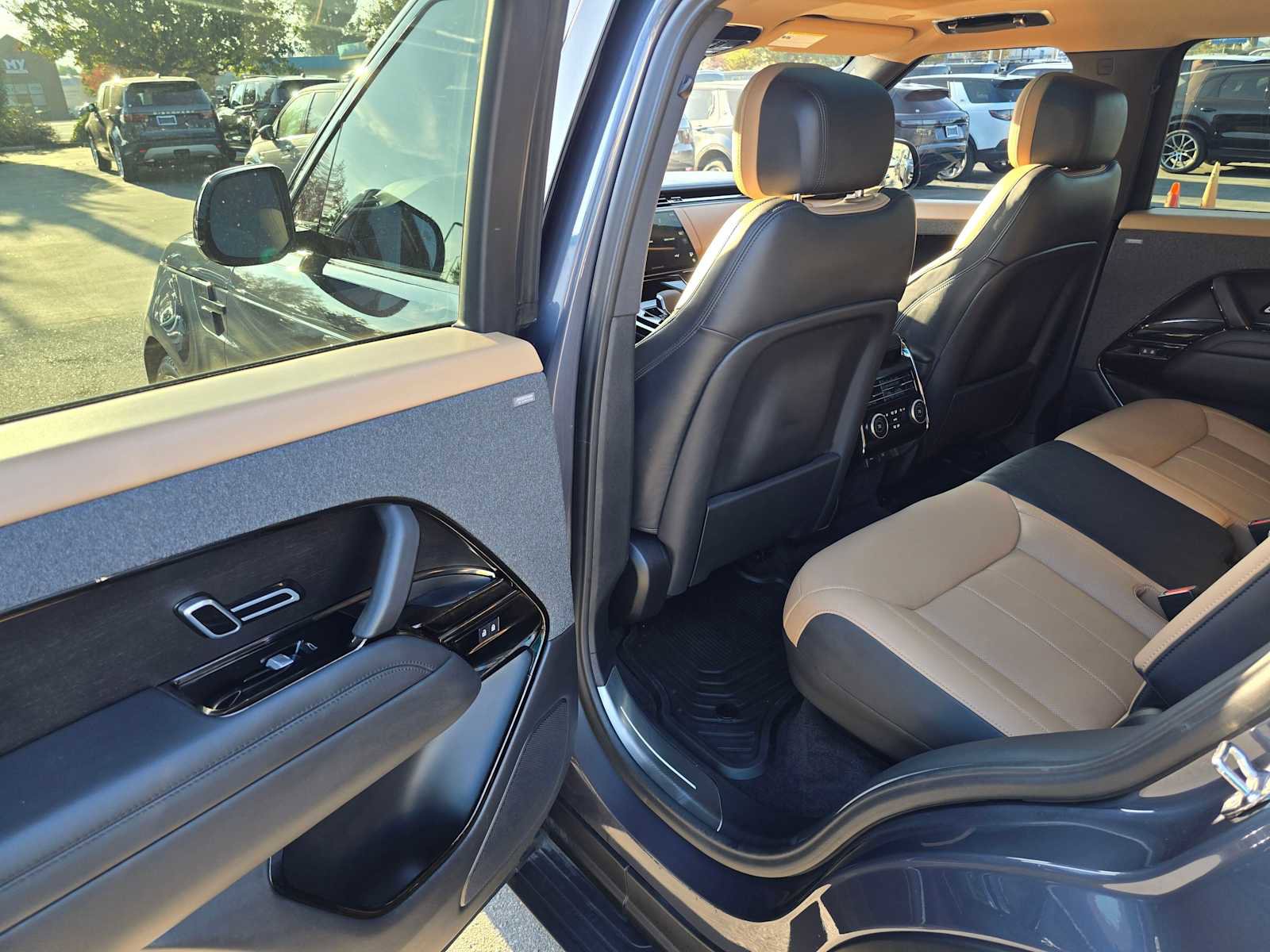 Certified 2024 Land Rover Range Rover Sport Autobiography image 15