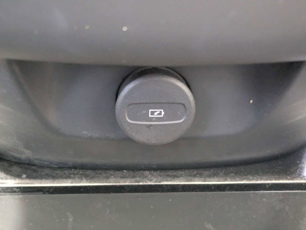 Used 2025 Volvo XC90 B6 Plus w/ Protection Package Premier image 20