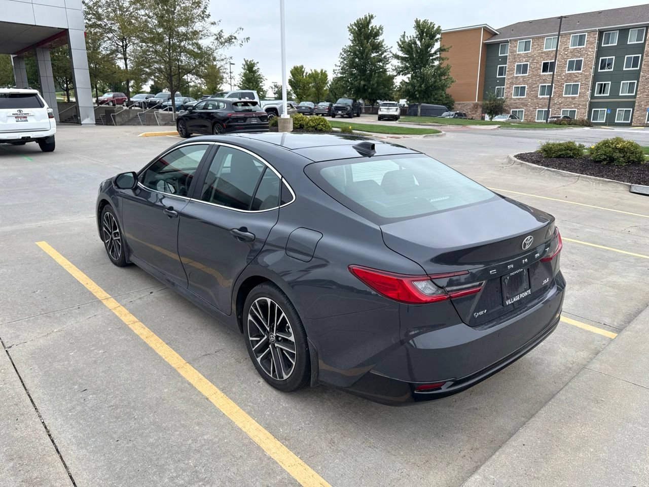 Used 2025 Toyota Camry XLE w/ Premium Plus Package FWD image 4
