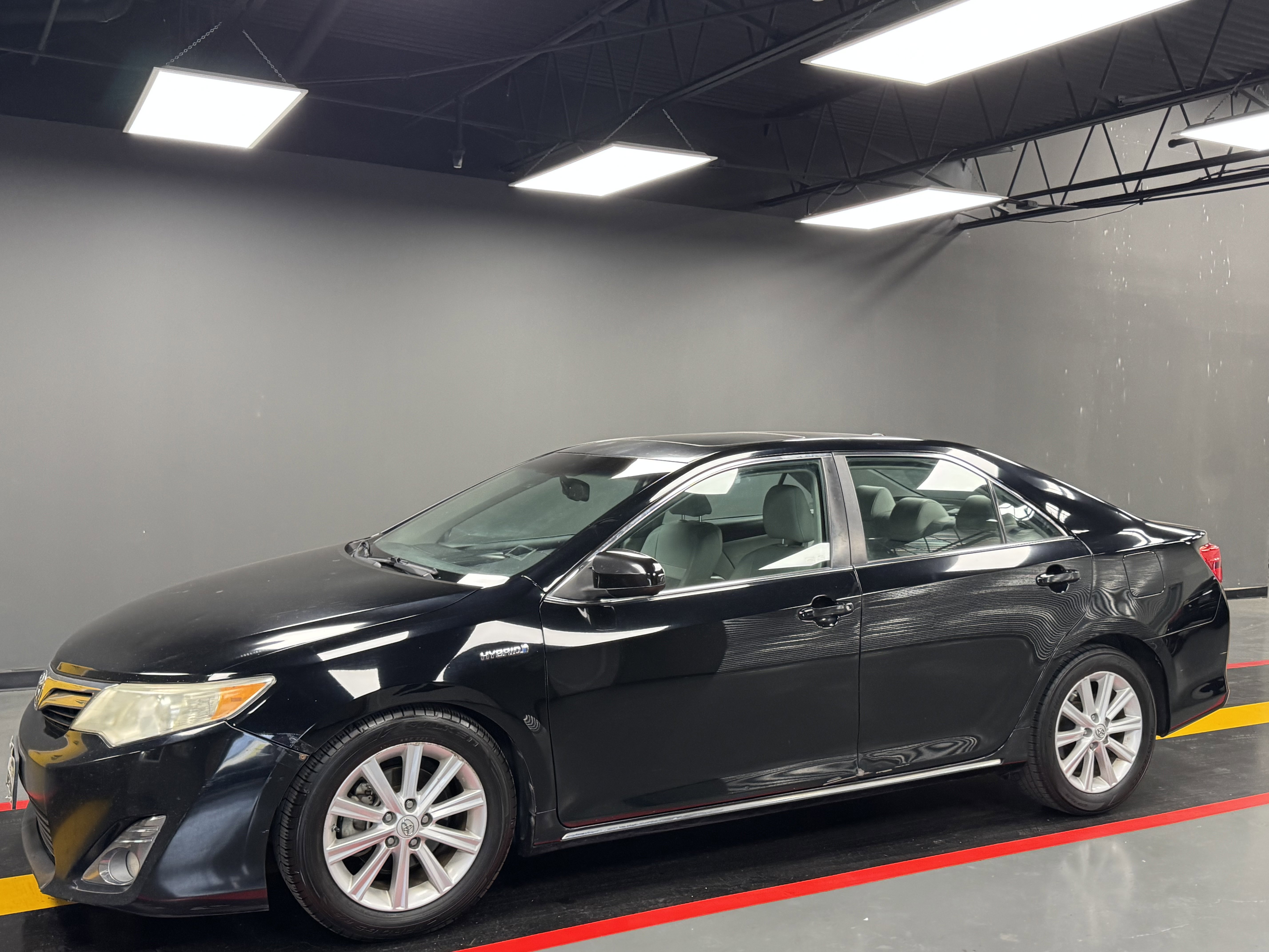 Used 2013 Toyota Camry LE image 2