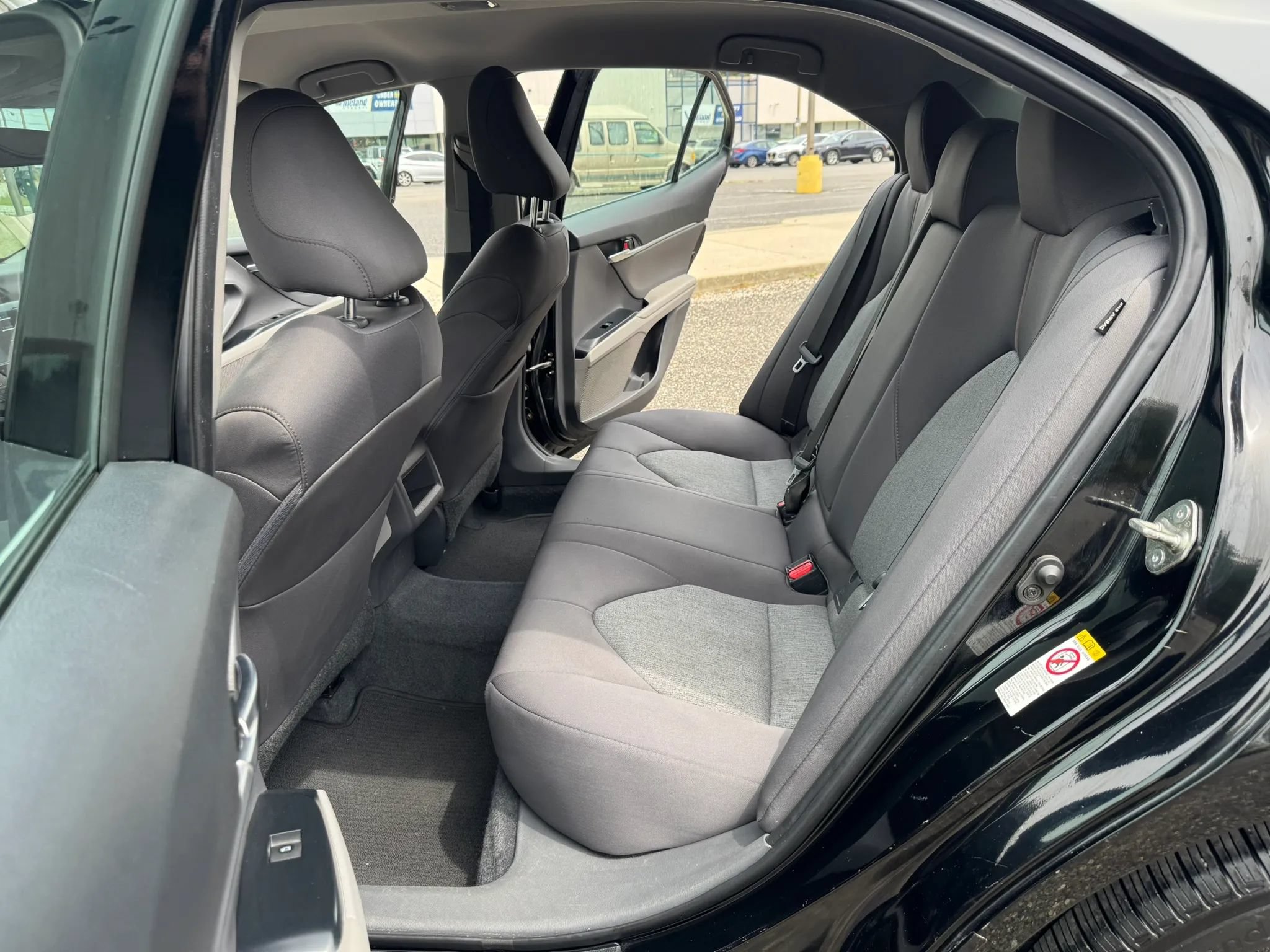 Used 2018 Toyota Camry LE FWD image 11