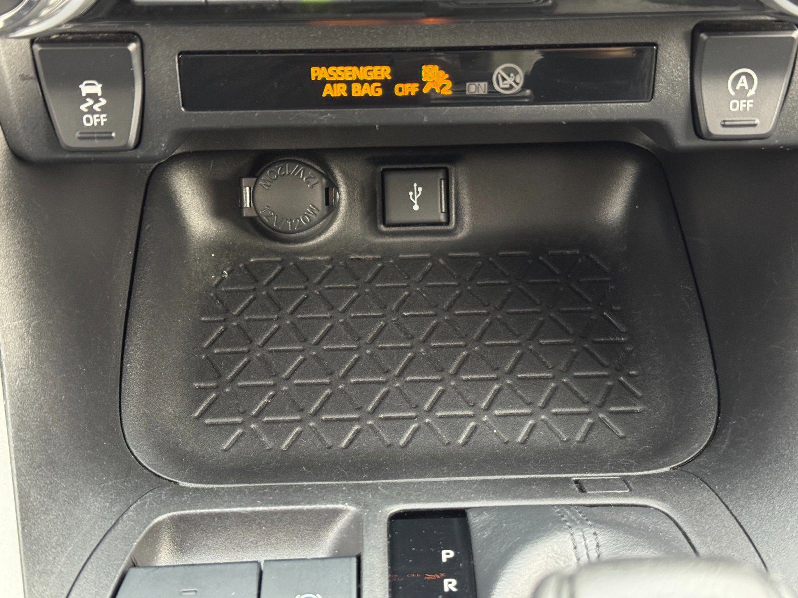 Used 2022 Toyota RAV4 XLE image 25