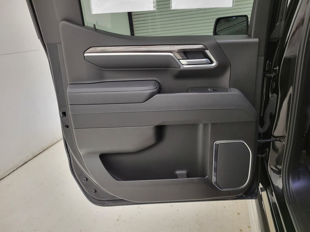 Used 2025 Chevrolet Silverado 1500 LTZ w/ LTZ Premium Package image 50