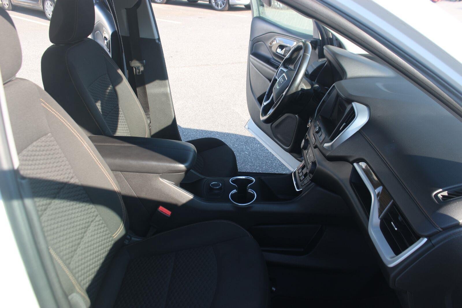 Used 2020 GMC Terrain SLE FWD image 32