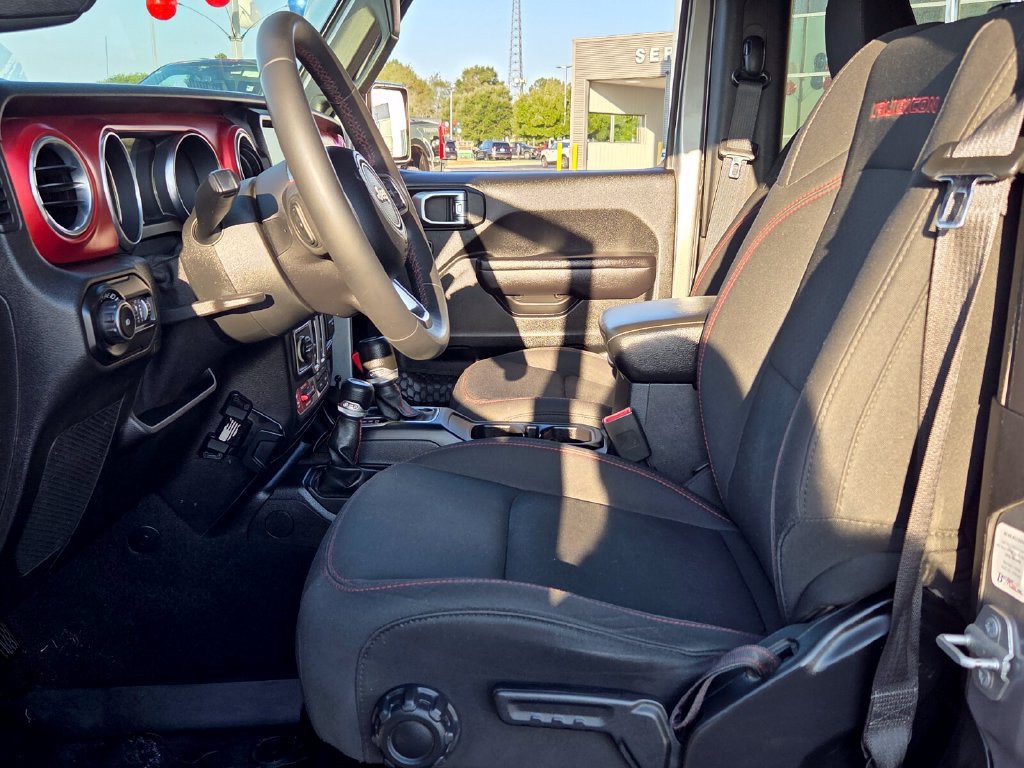 Used 2018 Jeep Wrangler Rubicon AWD/4WD image 3