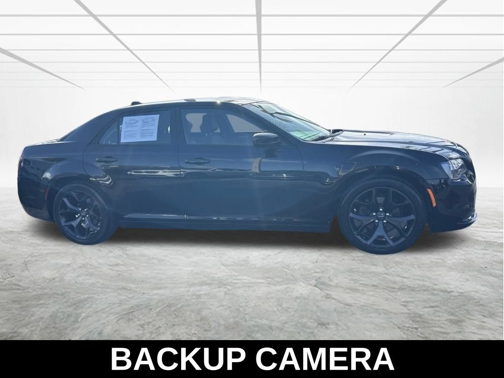 Used 2021 Chrysler 300 Touring w/ Sport Appearance Package RWD image 4
