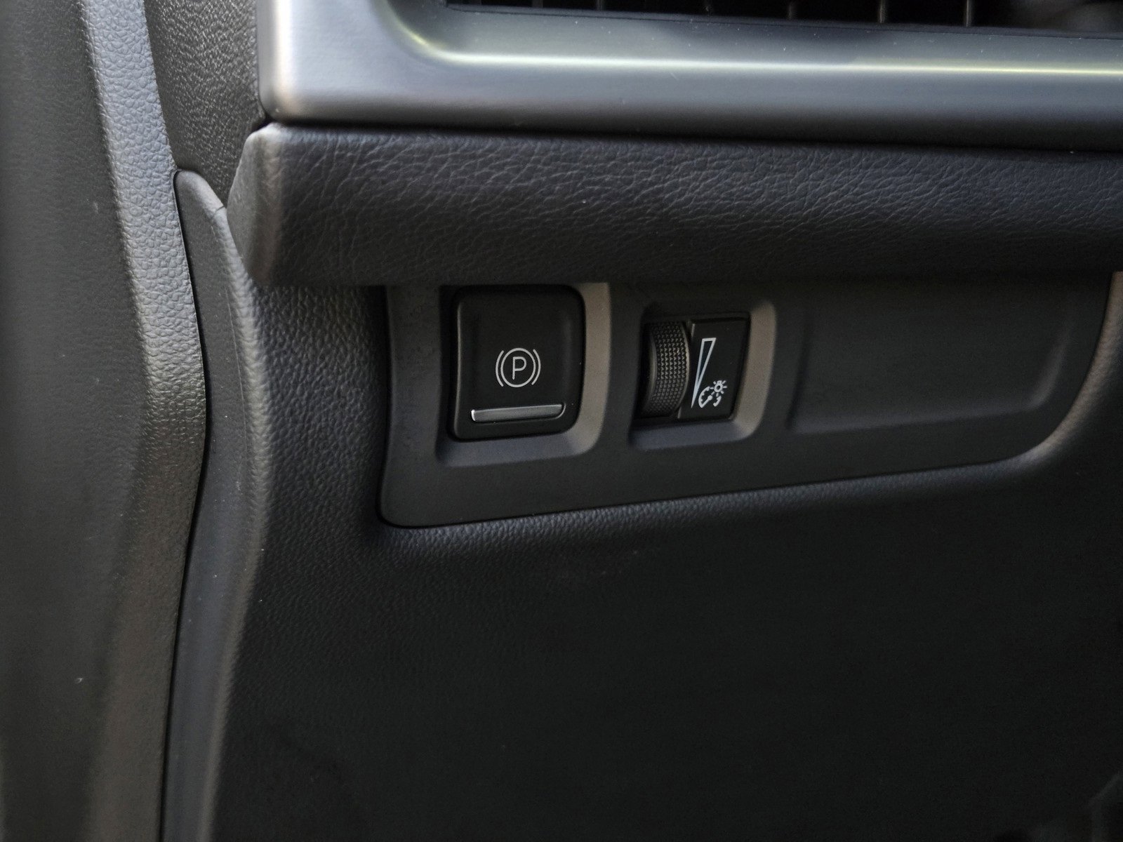 Used 2024 Cadillac XT4 Premium Luxury image 17