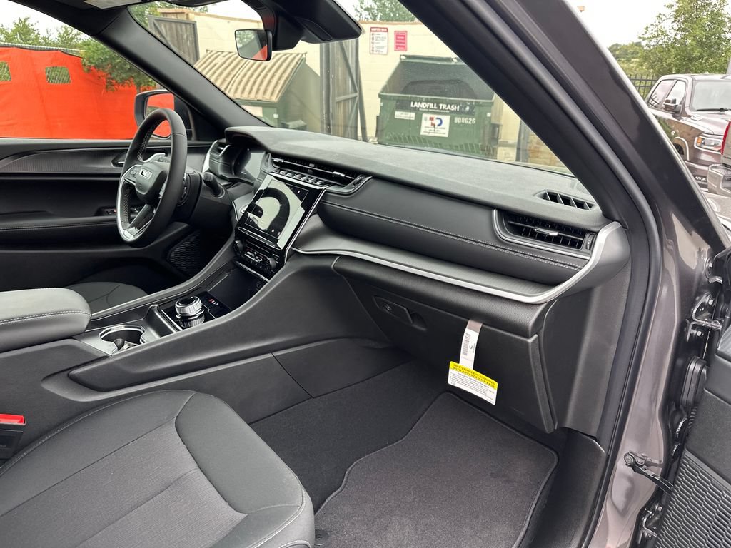 New 2026 Jeep Grand Cherokee Laredo RWD image 36