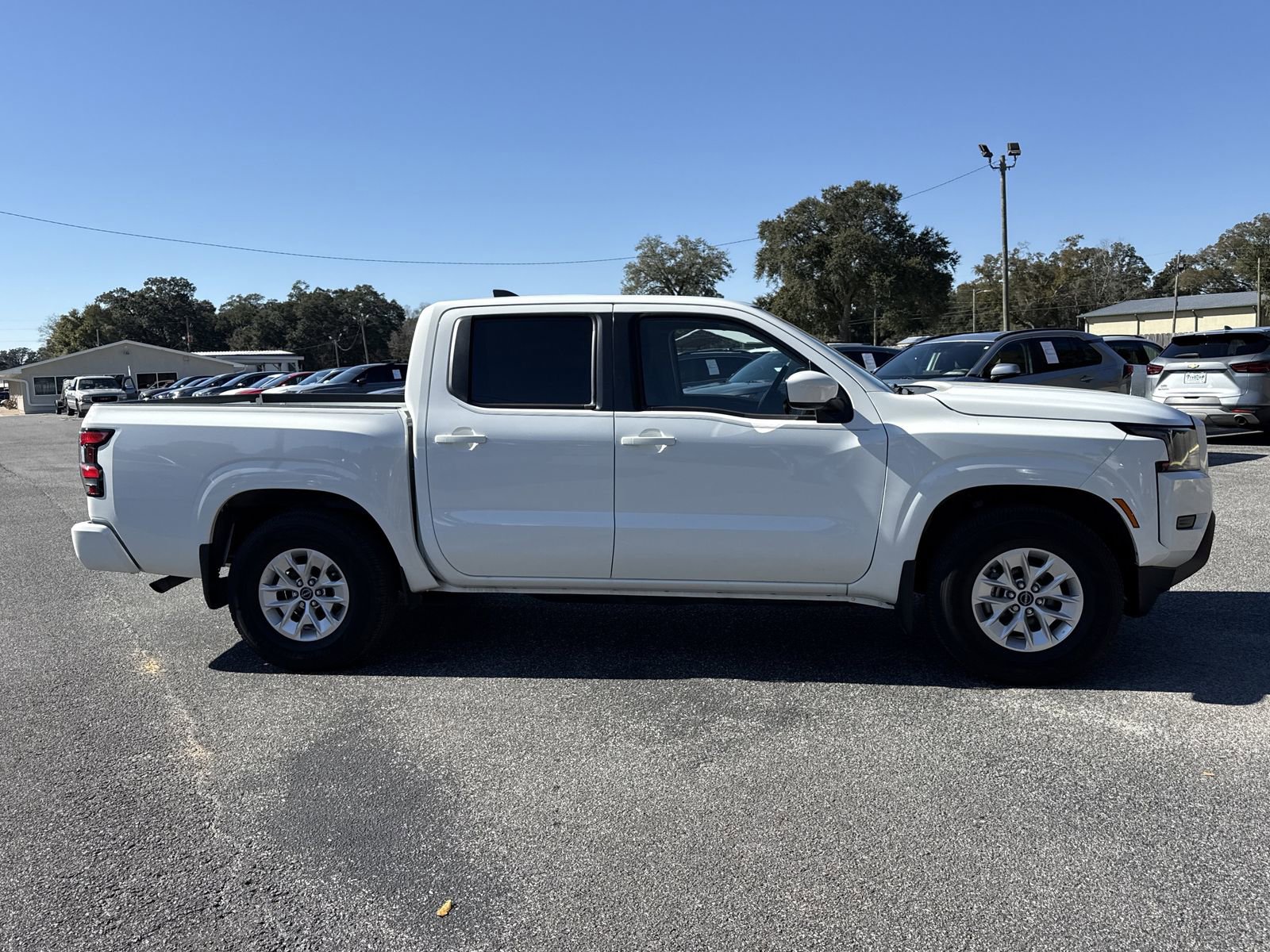 Used 2024 Nissan Frontier SV w/ Tow Package image 6