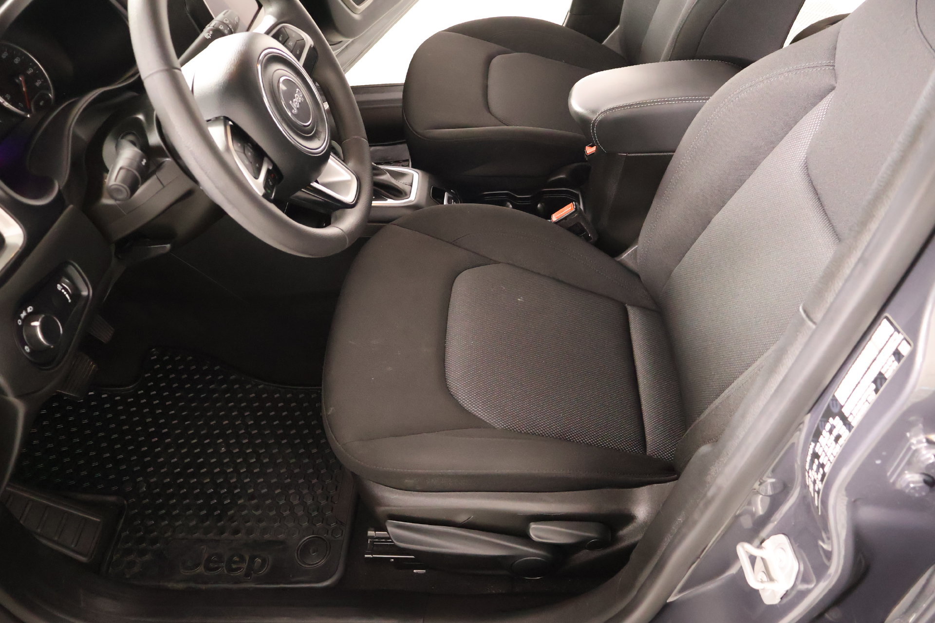 Used 2023 Jeep Renegade Latitude AWD/4WD image 11