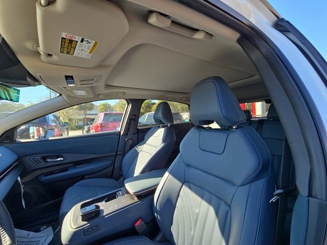 New 2025 Nissan Ariya Platinum image 13