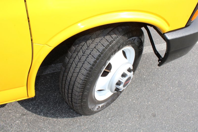 Used 2015 GMC Savana 3500 RWD image 27