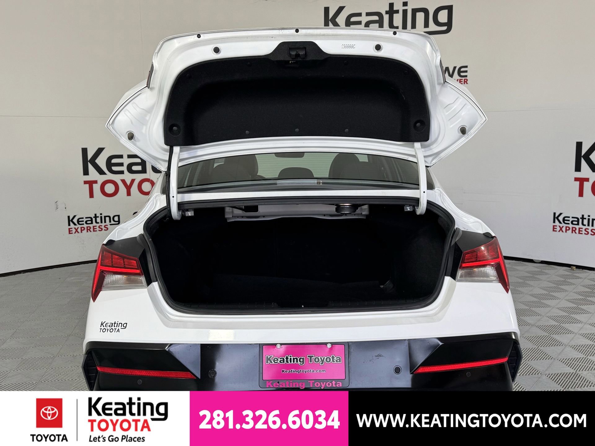 Used 2024 Hyundai Elantra Limited FWD image 17
