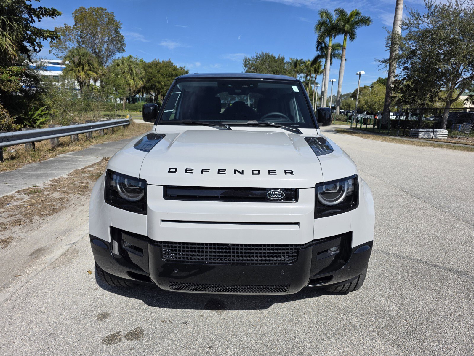 New 2026 Land Rover Defender 110 X-Dynamic SE image 8