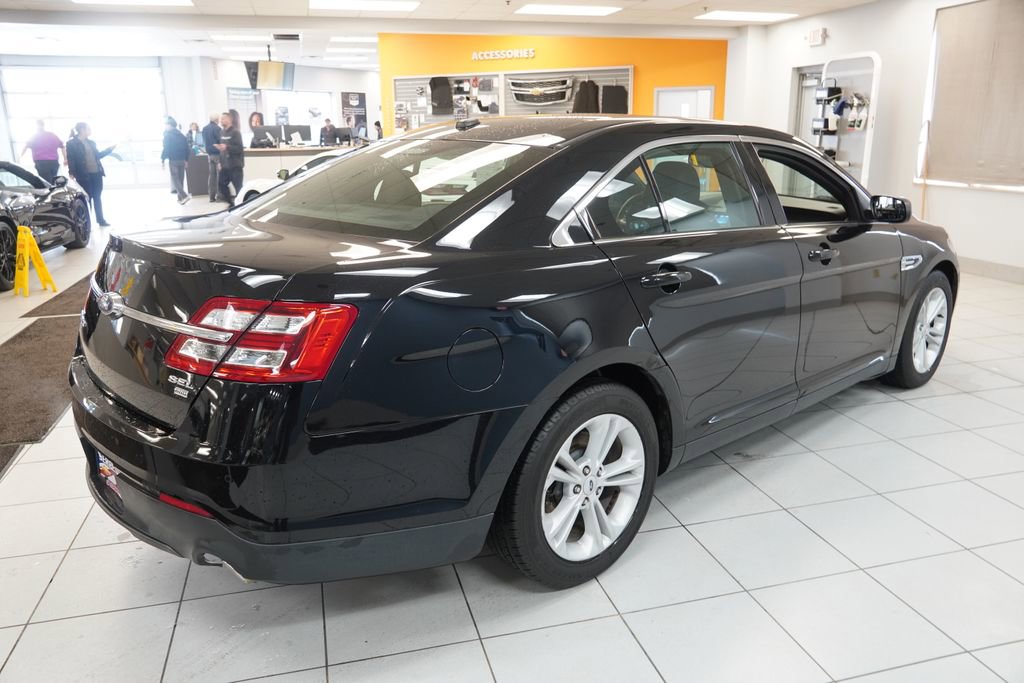 Used 2016 Ford Taurus SEL image 12