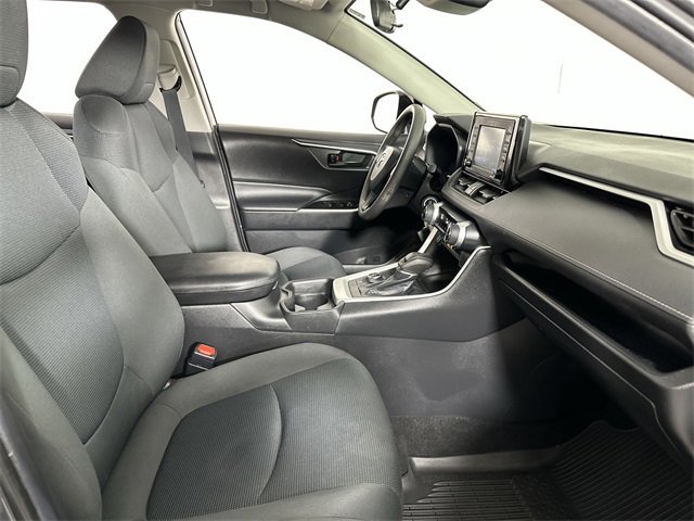 Used 2021 Toyota RAV4 LE image 29